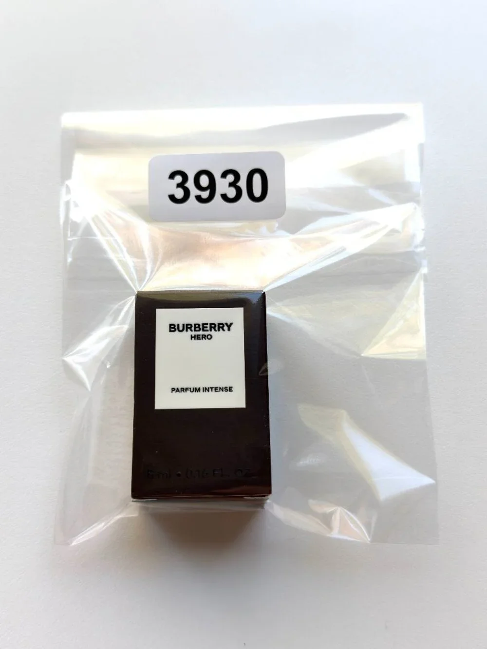 3930 BURBERRY HERO HIGH END FRAGRANCE DELUXE SAMPLE